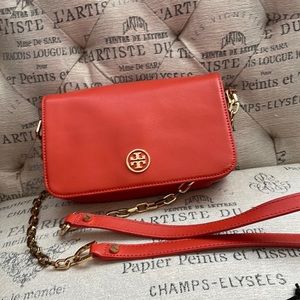 Orange Tory Burch Robinson crossbody bag w/dust bag.